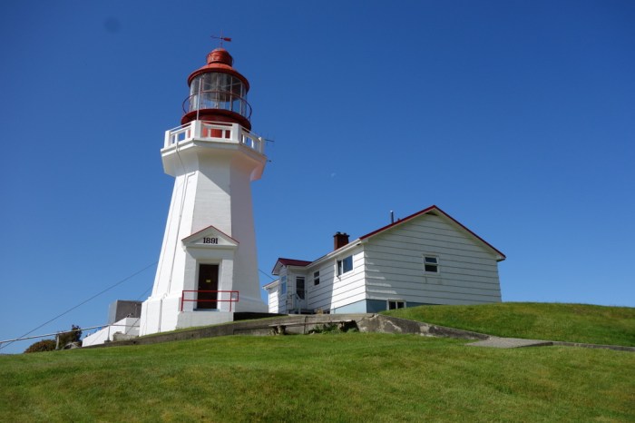 Carmanah Point Lighthouse (km-46)