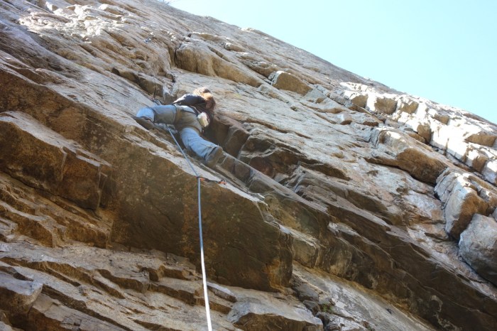 Jaime working up the wall at Skaha Bluffs