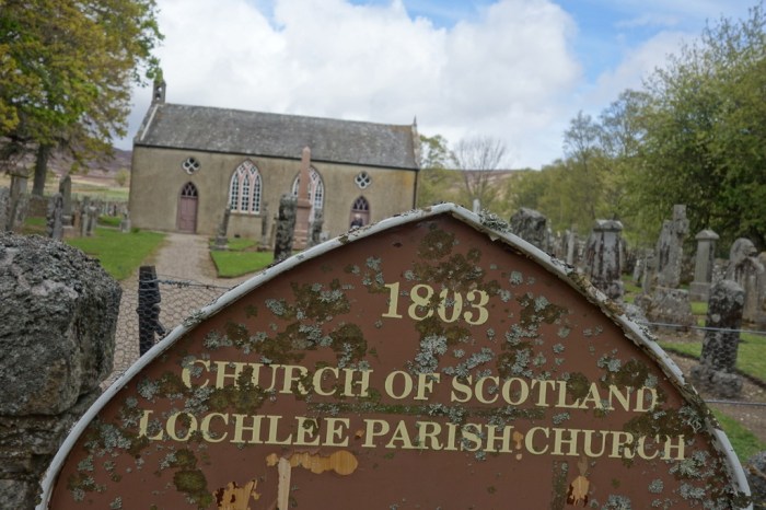 I visit an old graveyard