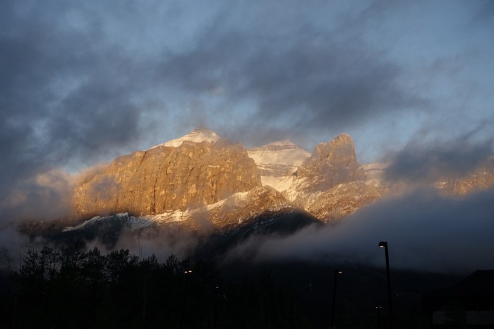 August snowstorm on Mount Rundle