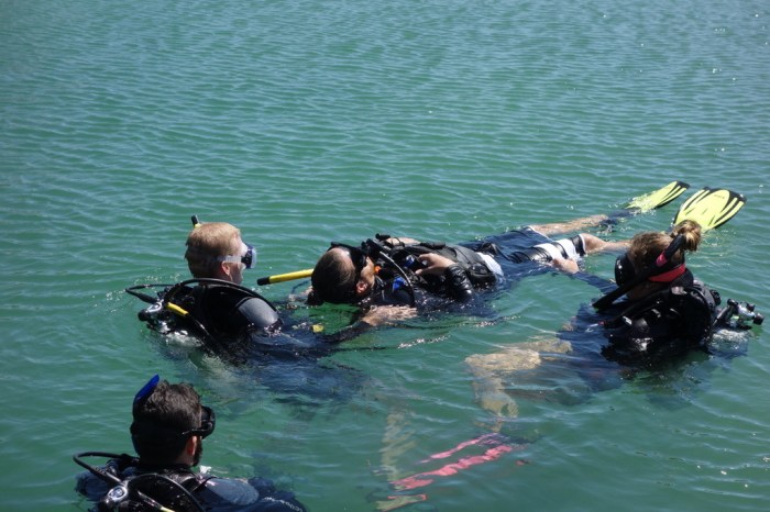 March - Getting accredited as a PADI Scuba Rescue Diver in Honduras