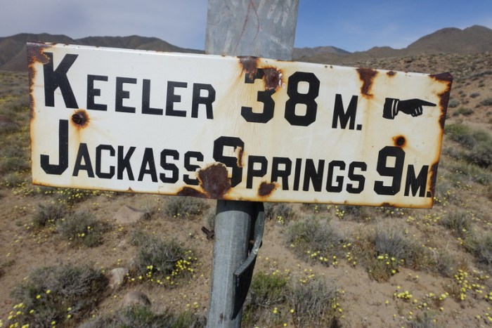 An old sign to help miners find their way