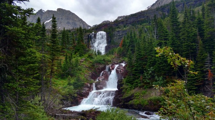 Falls above Mokowanis Lake