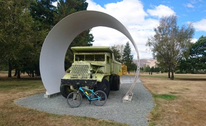 Cycling from Lake Tekapo to Lake&nbsp;Ohau